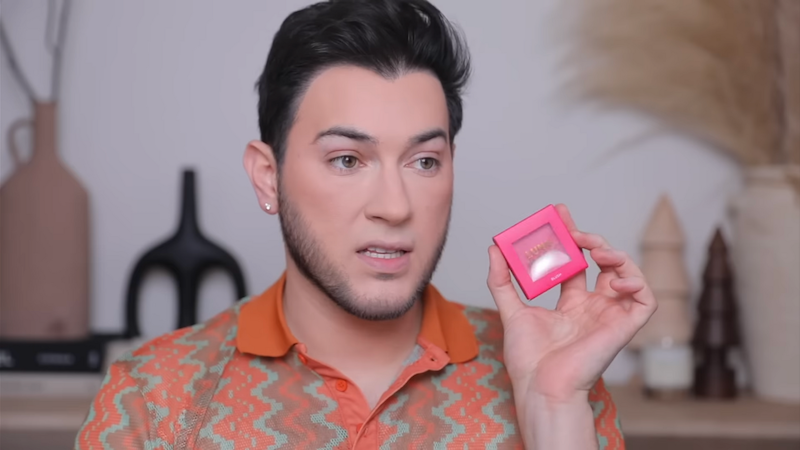 Manny MUA reviewing LUNA MAGIC Blush